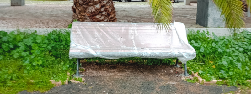 Novos bancos de jardim na Rua Abílio Lopes do Rego