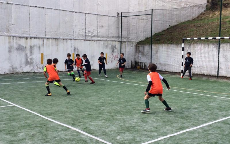 Encontro de futebol da Academia Estrela e do Ginásio Clube Português