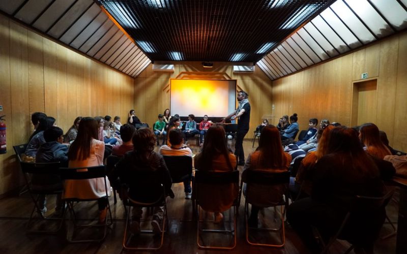 Grupo de Teatro Lupa apresenta “cenas que acontecem” ao PASE